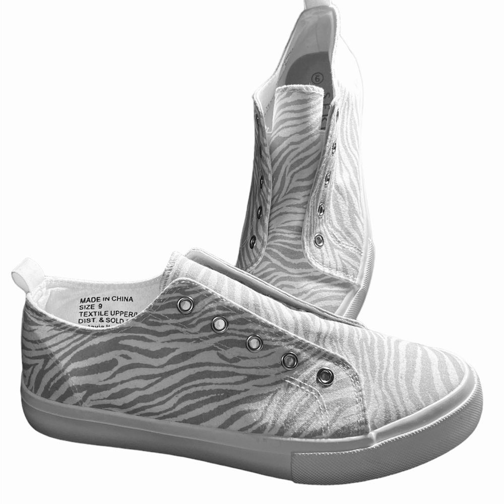 Zebra Serra Memory Foam size 9 slip on sneakers